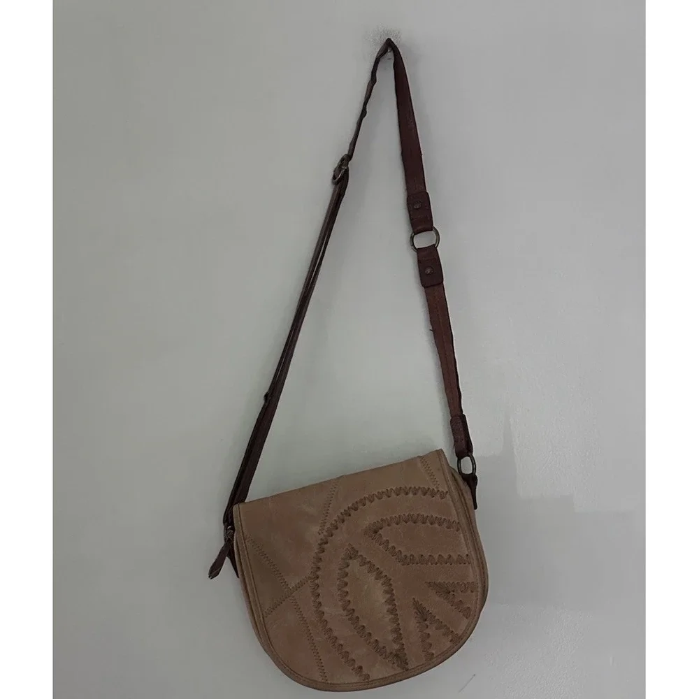 The Sak Crossbody Purse Tan Leather Embroidered Peace Sign Saddle Bag Boho